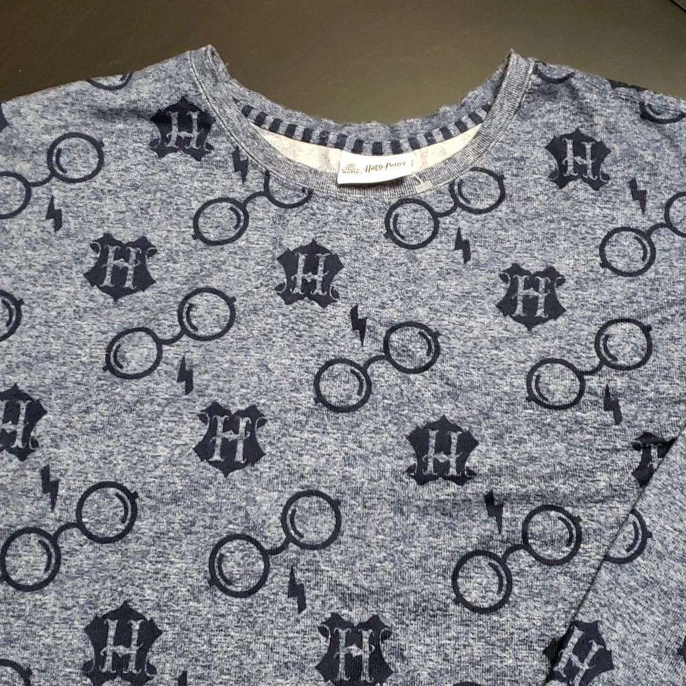 Universal Studios Wizarding World of Harry Potter - Long Sleeve - Picture 2 of 7